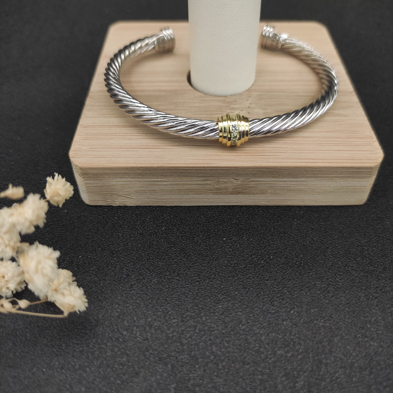 Dathtvid Yurthtman 5mm 18k Gold and Sterling Silver Diamond Station Cable Bracelet