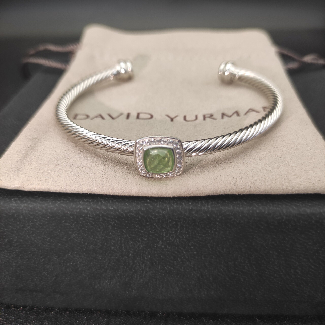 Dathtvid Yurthtman  Sterling Silver Diamond and Peridot 4mm Noblesse Cable Bracelet