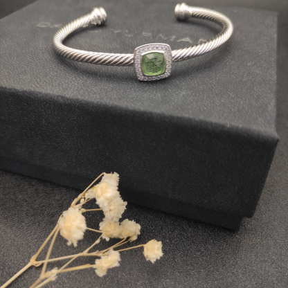 Dathtvid Yurthtman  Sterling Silver Diamond and Peridot 4mm Noblesse Cable Bracelet