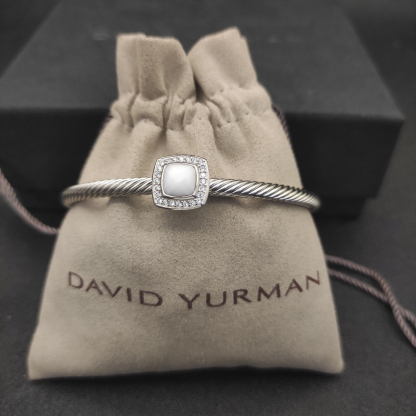 Dathtvid Yurthtman  Sterling Silver Diamond and White Agate 4mm Noblesse Cable Bracelet