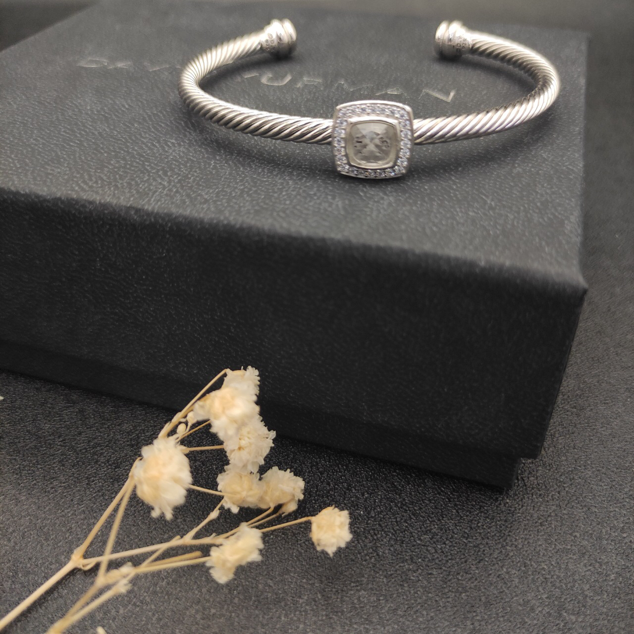 Dathtvid Yurthtman  Sterling Silver Diamond and White crystal 4mm Noblesse Cable Bracelet