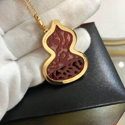 Wulu small necklace in 18K rose gold set with red agate and diamonds