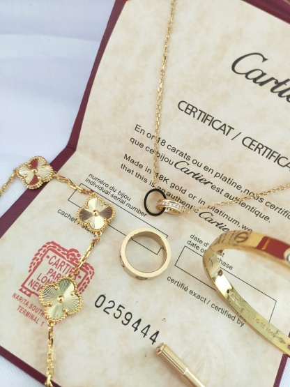 LOVE BRACELET, 4 DIAMONDS + LOVE RING, 3 DIAMONDS + LOVE NECKLACE, DIAMONDS + VINTAGE ALHAMBRA BRACELET, 5 MOTIFS