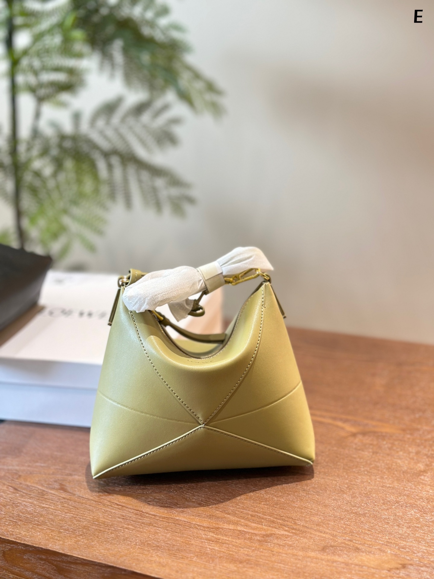 Puzzle Fold pouch in shiny nappa calfskin  Z7