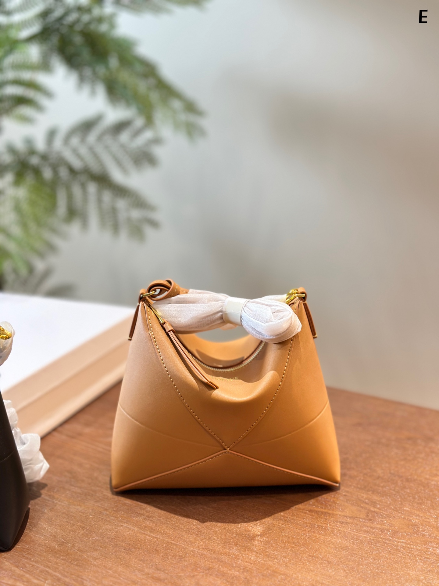 Puzzle Fold pouch in shiny nappa calfskin  Z7