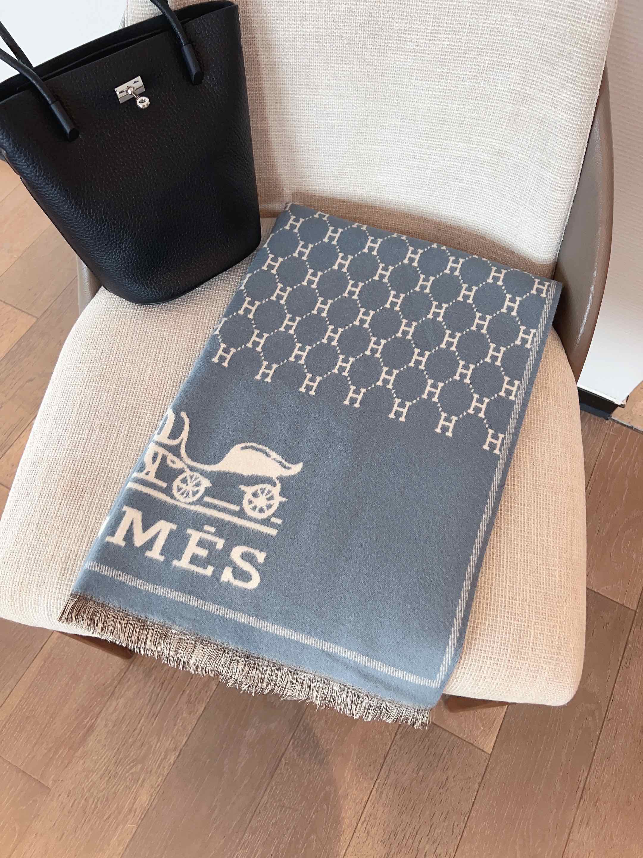 Fashion letter H scarf with horse hanging pattern