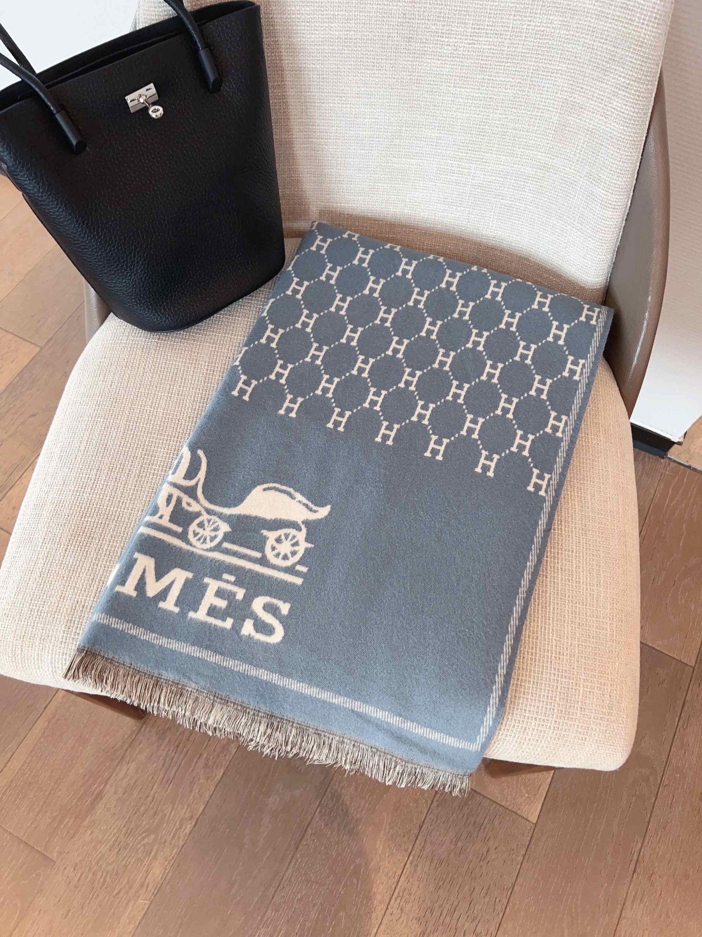 Fashion letter H scarf with horse hanging pattern