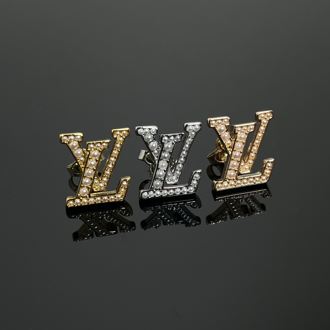 Pearl letter earrings