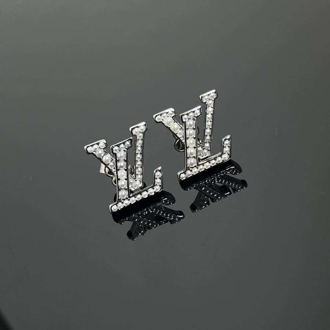 Pearl letter earrings