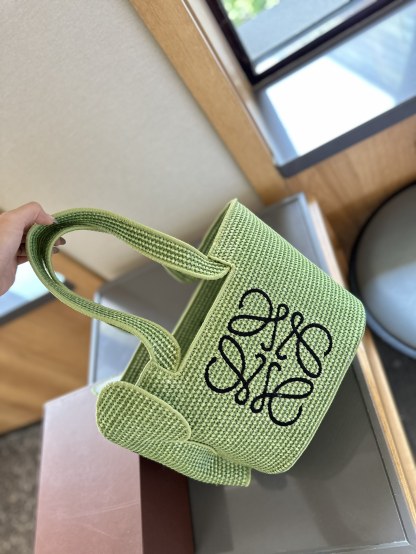 Elephant Basket bag in raffia