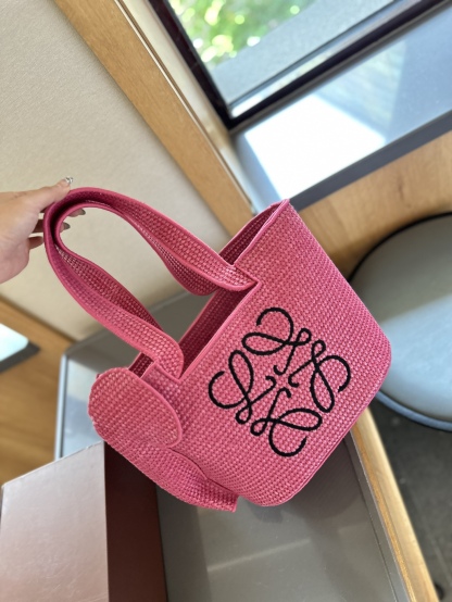 Elephant Basket bag in raffia