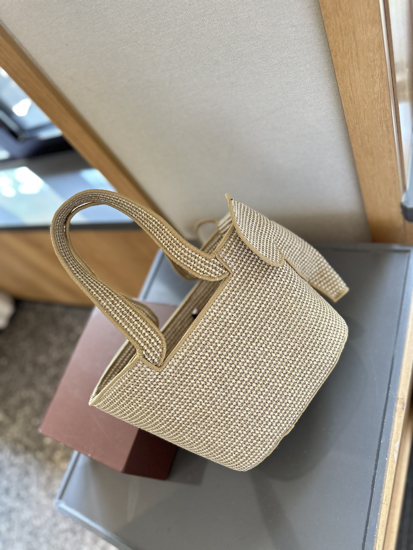 Elephant Basket bag in raffia