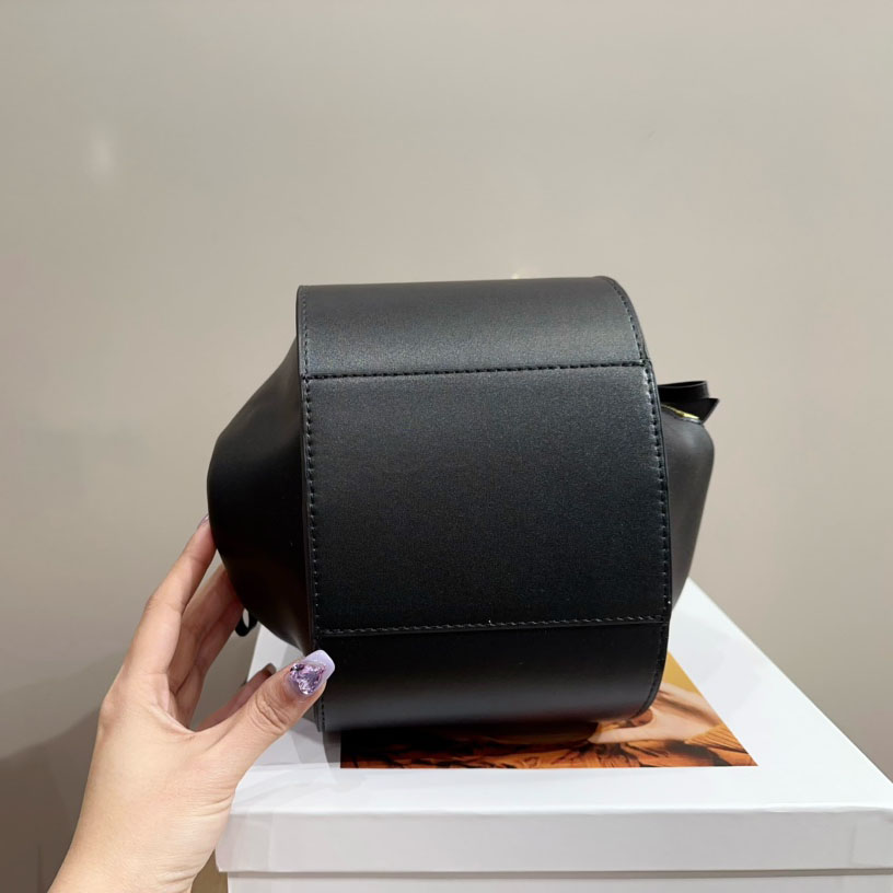 Hammock bag in soft grained calfskin