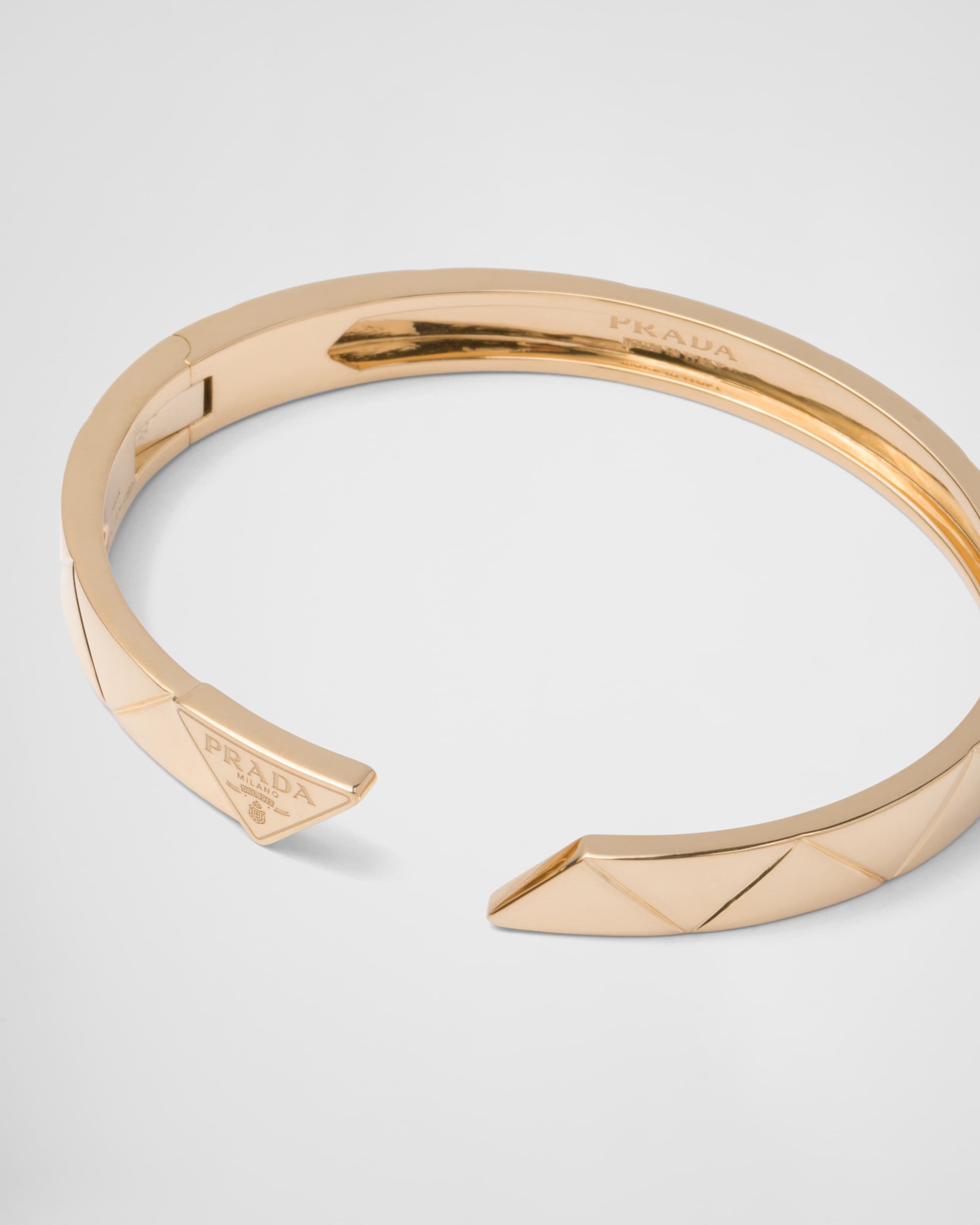 Eternal Gold bangle bracelet in yellow gold