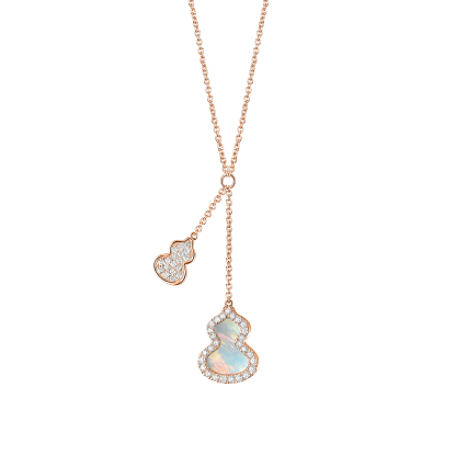 Petite Wulu necklace in 18K rose gold with diamonds and mother of pearl