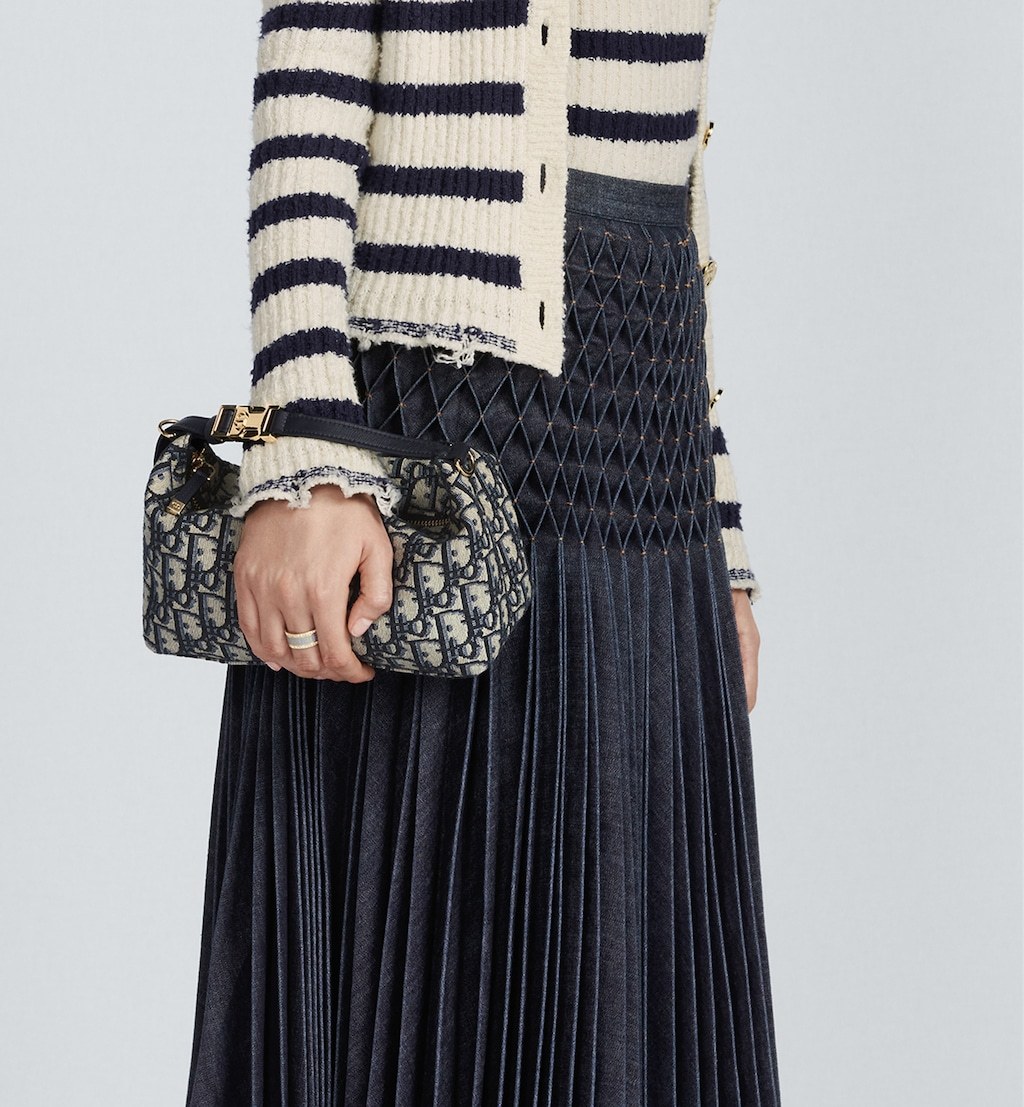 Medium Travel Nomad Pouch