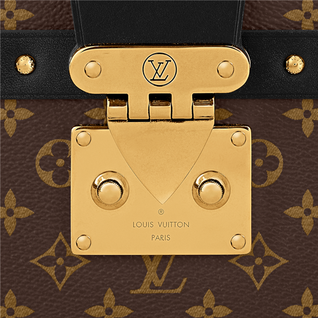 PETITE MALLE EAST WEST