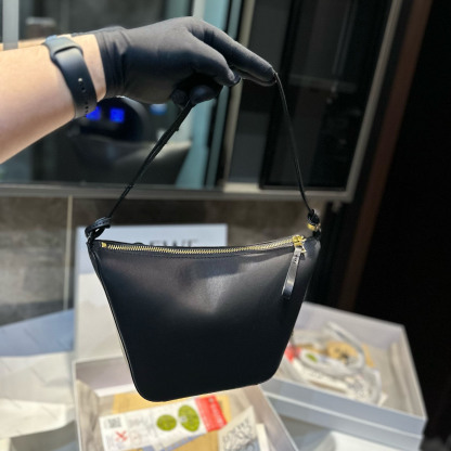 Hammock hobo in classic calfskin