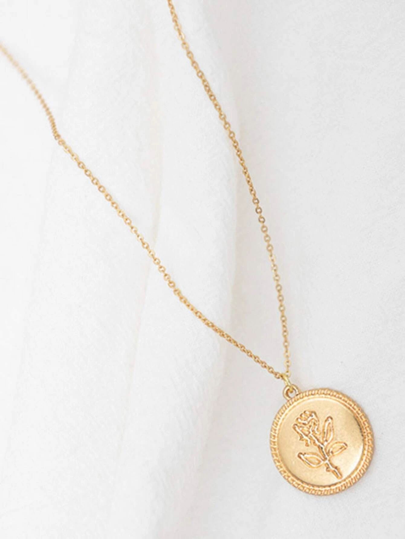 Flower Decor Round Charm Necklace