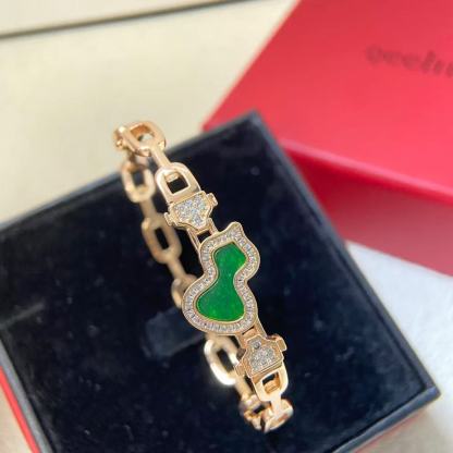 Petite Wulu Diamond Bracelet in  Gold