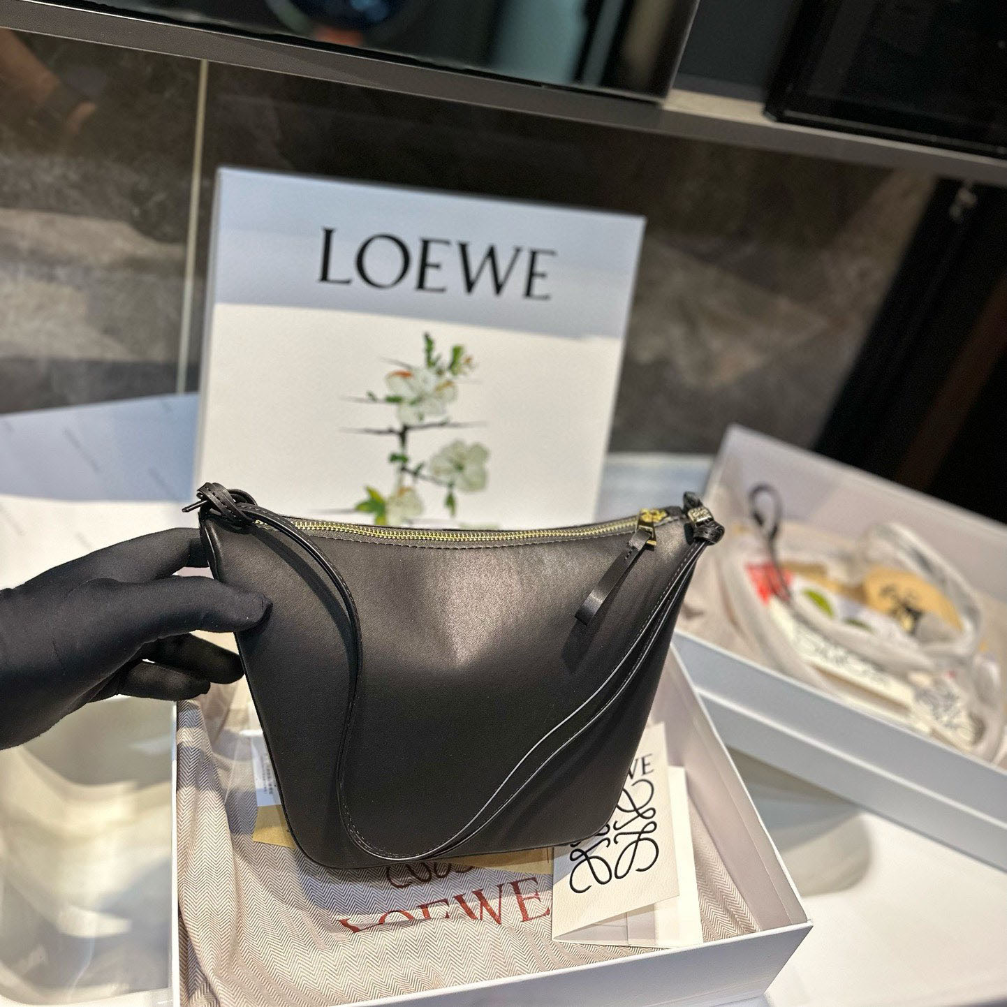 Hammock hobo in classic calfskin