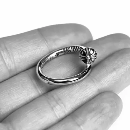 NAIL RING – CROSSBALL