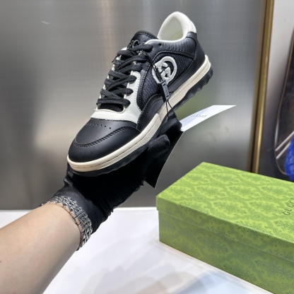 Mac80 Low Top Sneaker