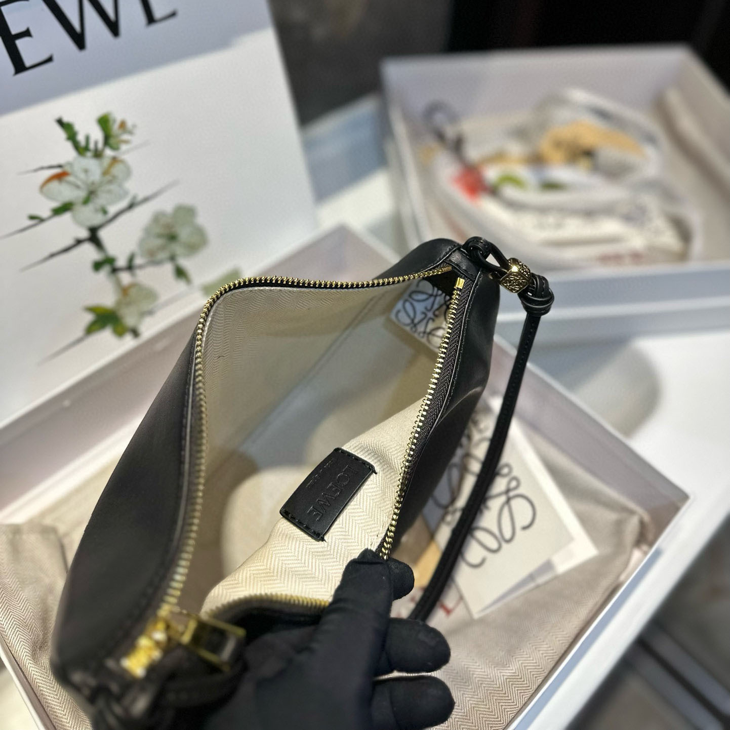 Hammock hobo in classic calfskin