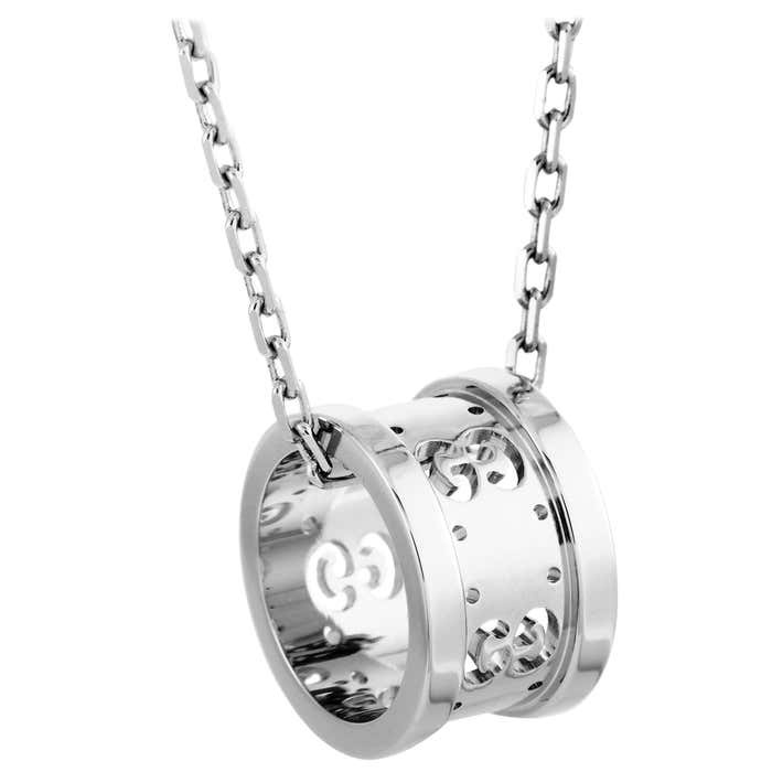 Icon Twirl 18 Karat White Gold Pendant Necklace