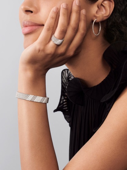 Perlée pearls of gold hoop earrings, small model