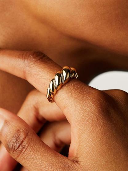 1pc Minimalist Twist Ring