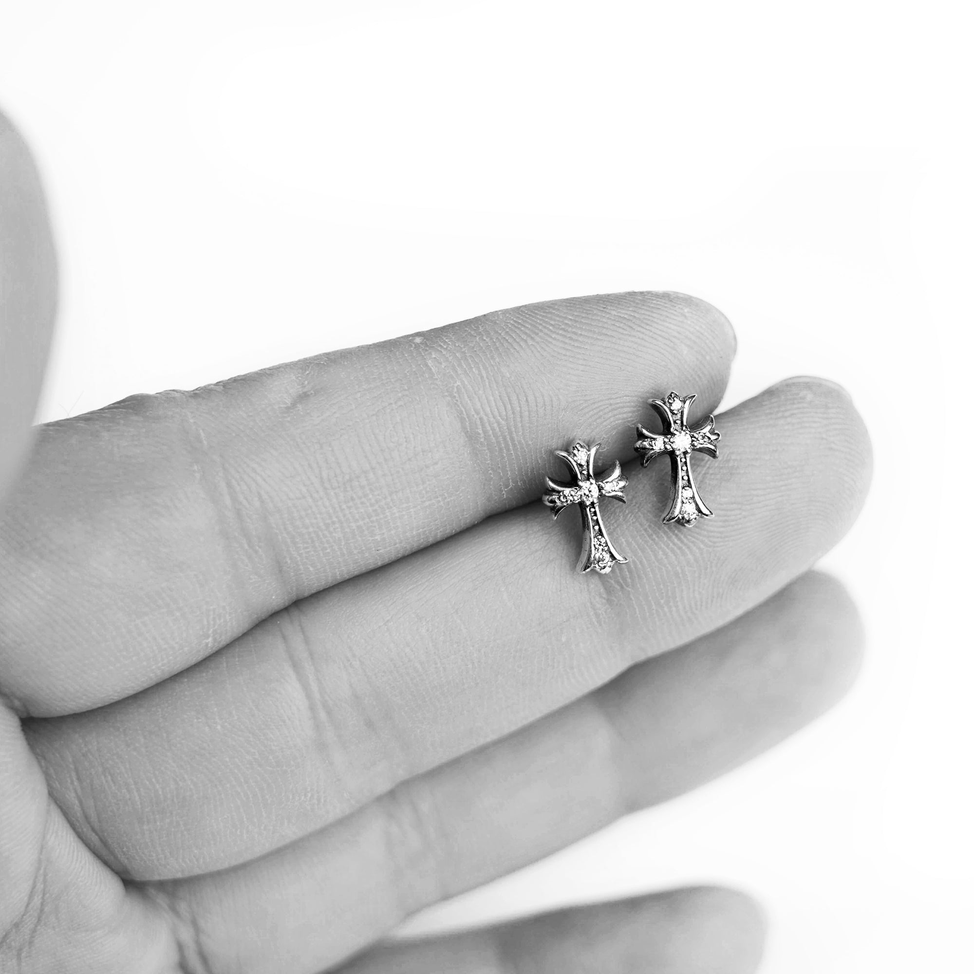 CH CROSS BABY FAT STUD PIERCE WITH PAVE DIAMOND