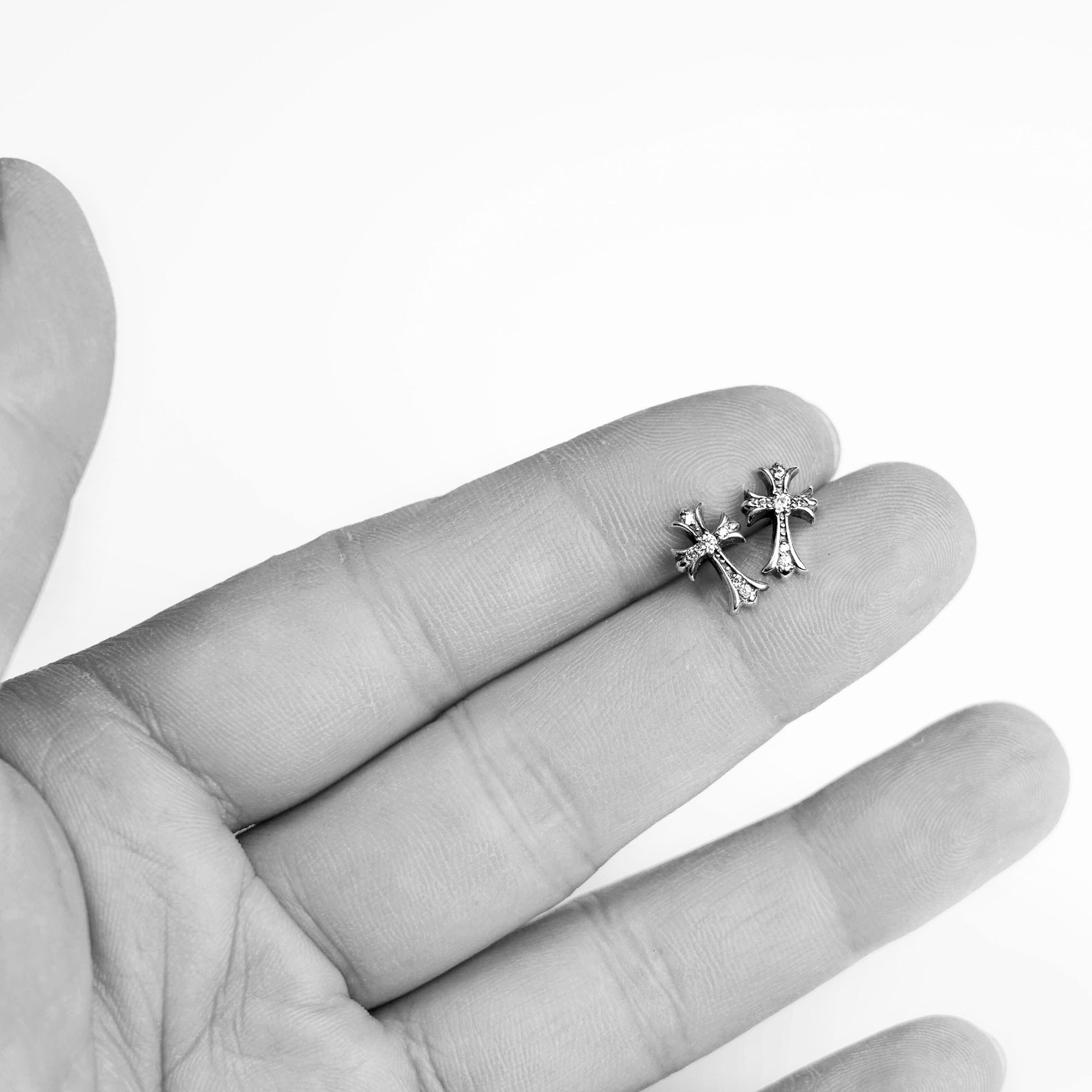 CH CROSS BABY FAT STUD PIERCE WITH PAVE DIAMOND