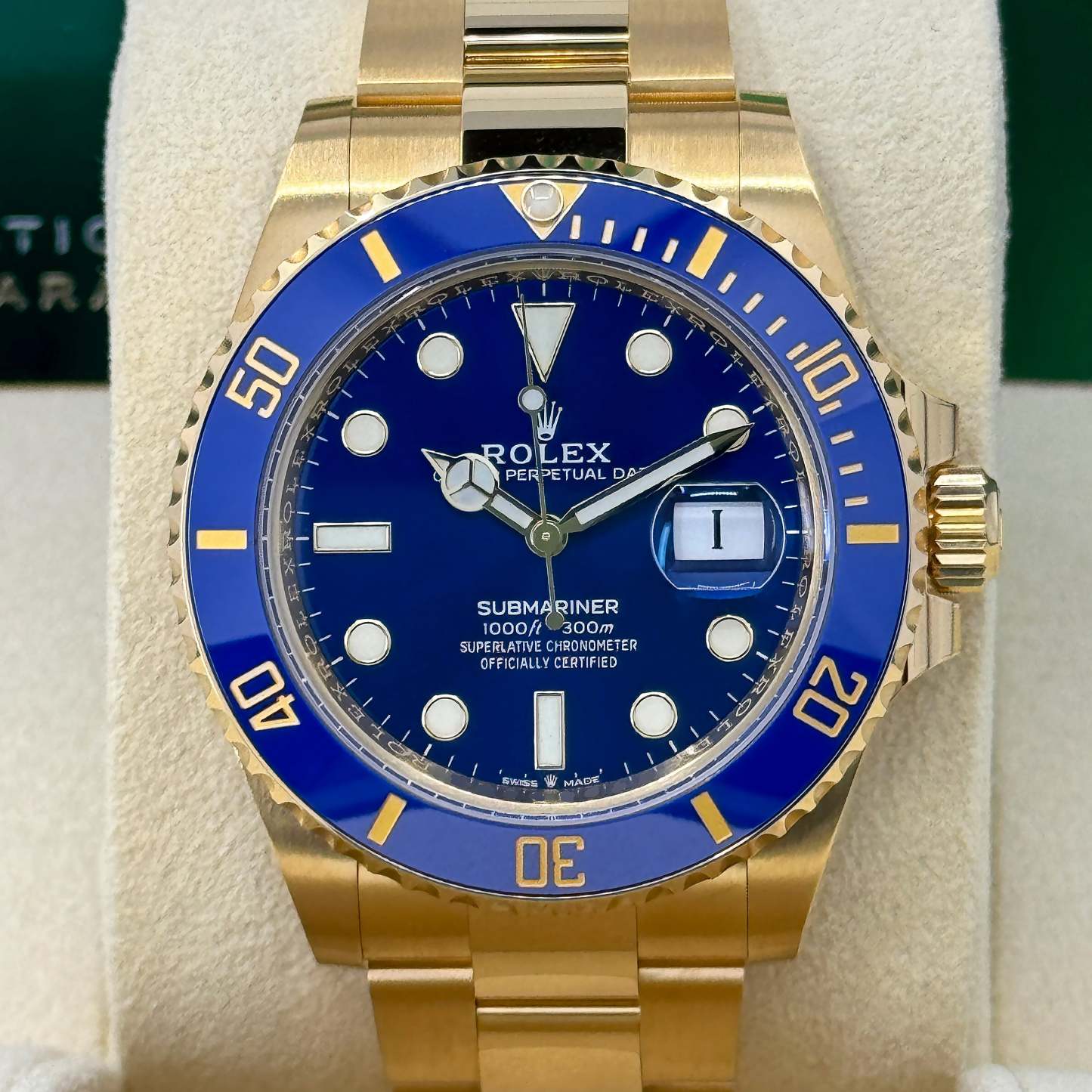 Submariner Date, 18k Yellow Gold, 41mm, Ref# 126618lb-0002