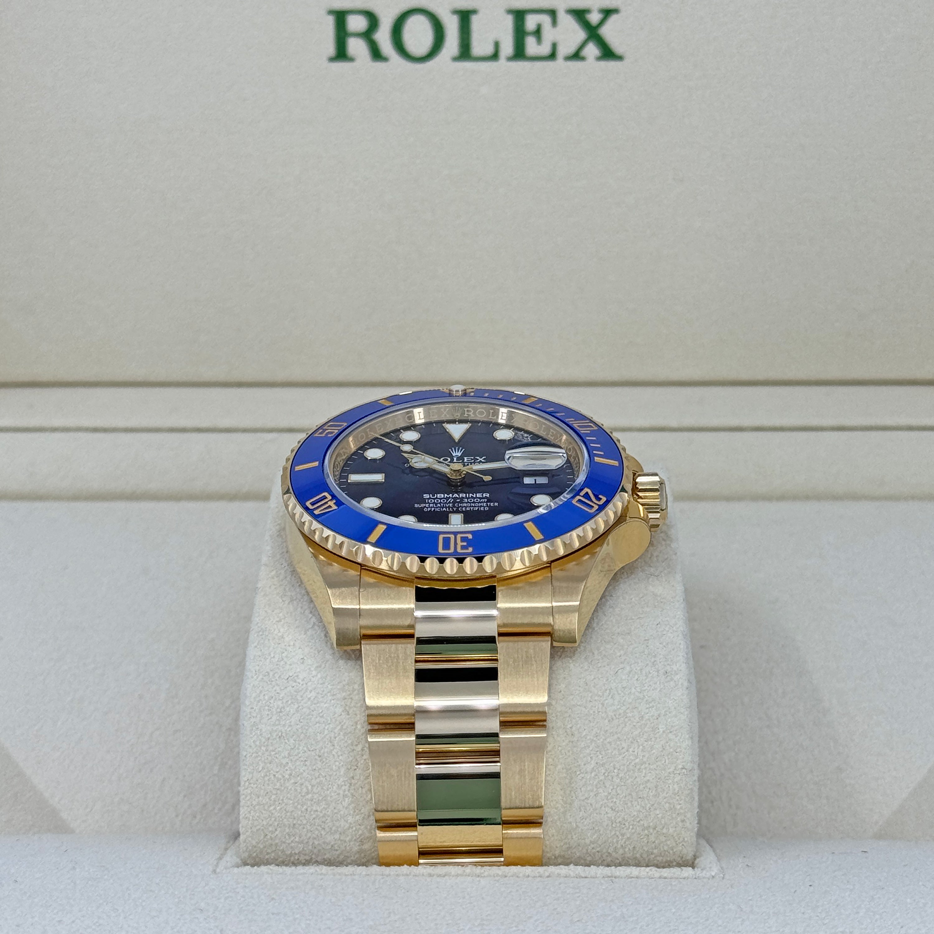 Submariner Date, 18k Yellow Gold, 41mm, Ref# 126618lb-0002