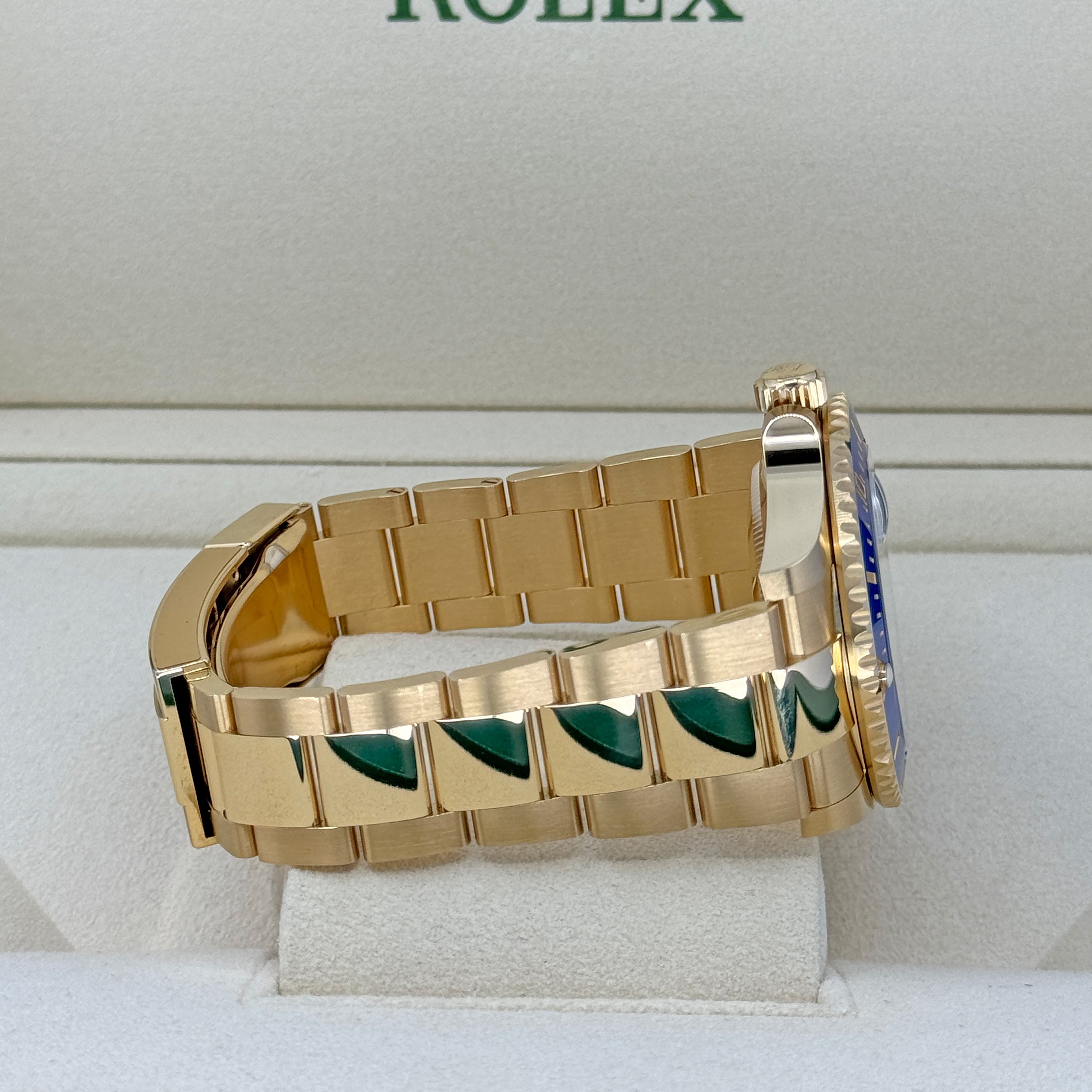 Submariner Date, 18k Yellow Gold, 41mm, Ref# 126618lb-0002