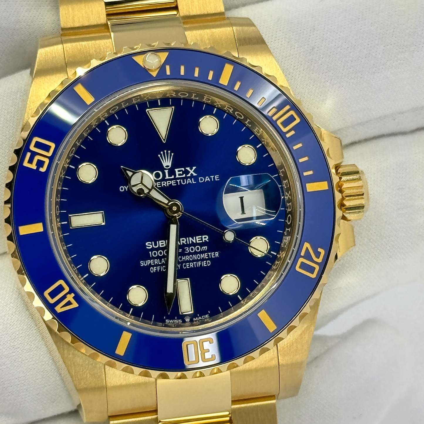 Submariner Date, 18k Yellow Gold, 41mm, Ref# 126618lb-0002
