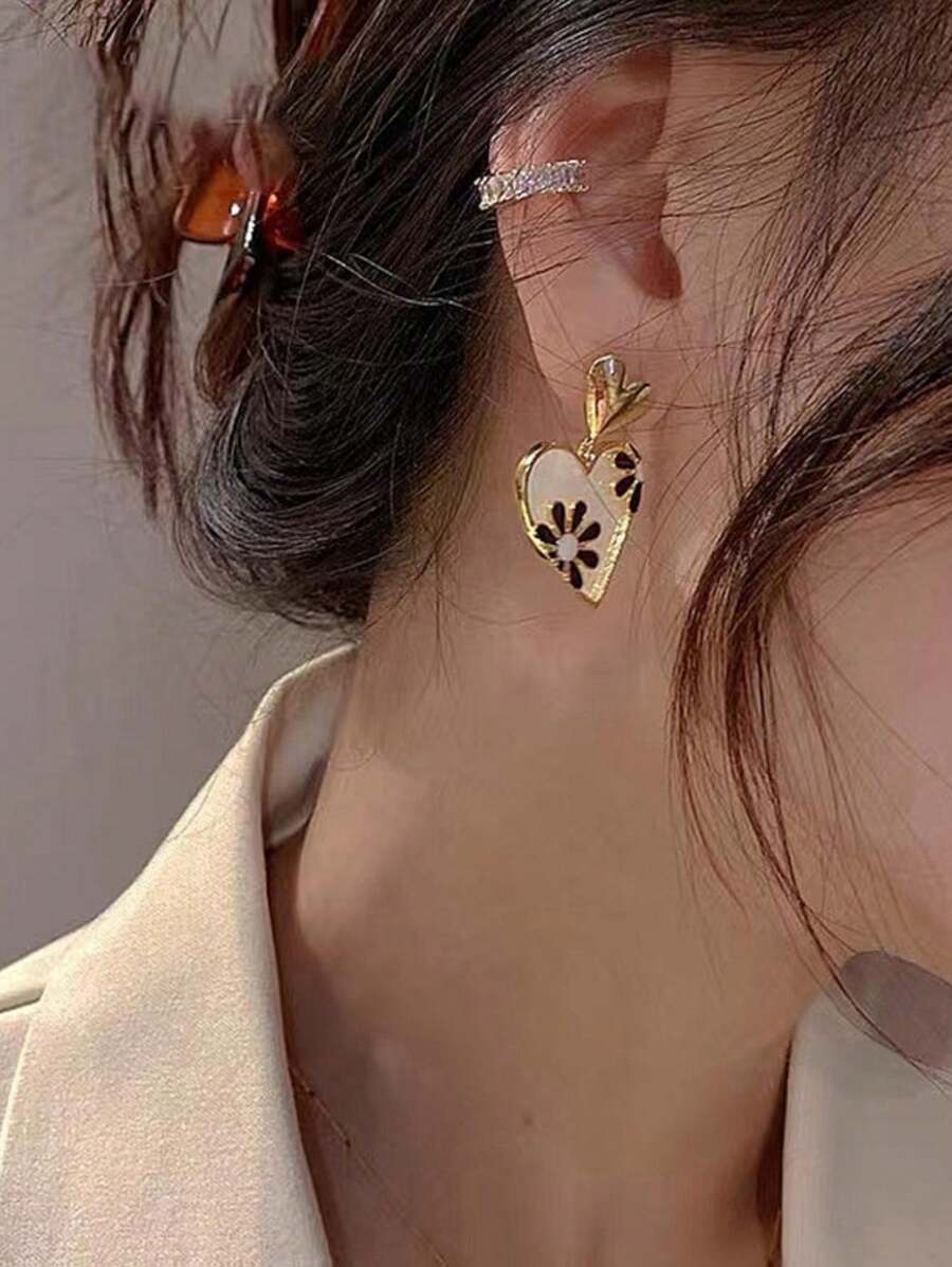 French Style Personality Small Daisy & Heart Shaped Earrings
