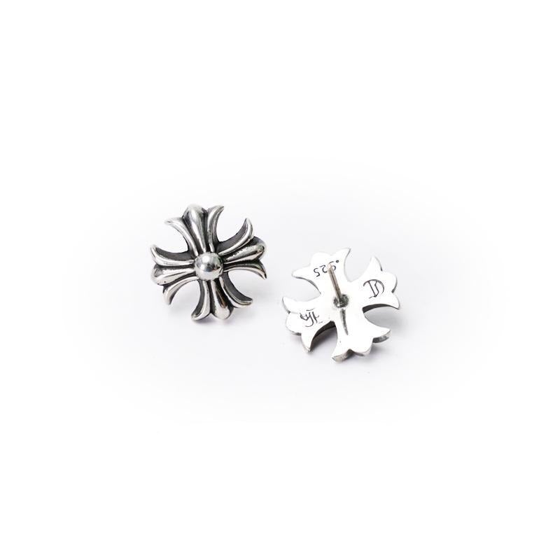 CROSS CUT OUT STUD EARRING