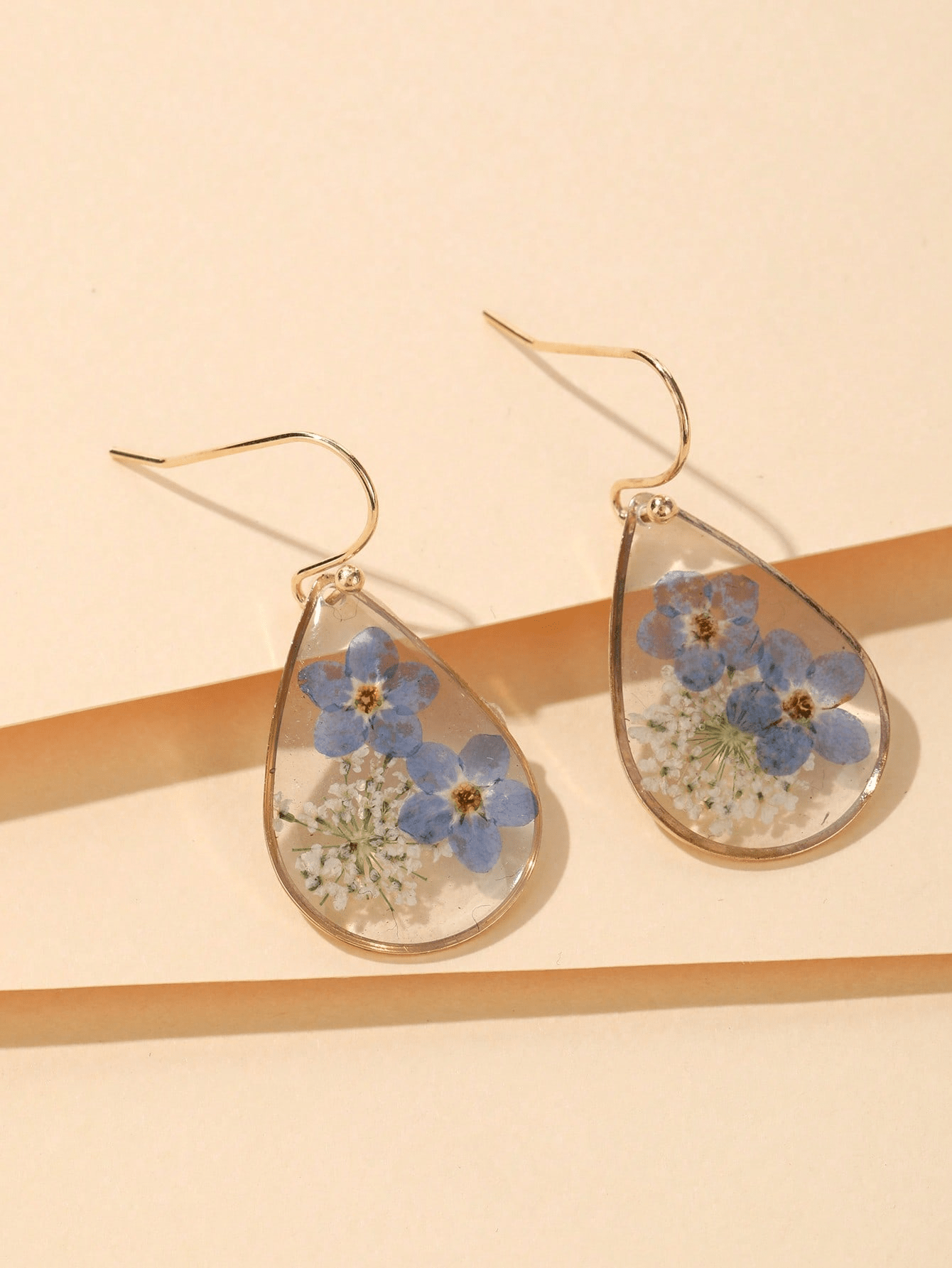 Teardrop Shape Resin & Dried Flower Earrings