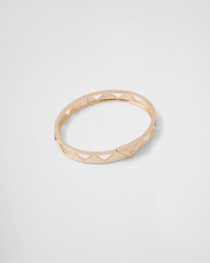 Eternal Gold cut-out bangle bracelet in yellow gold