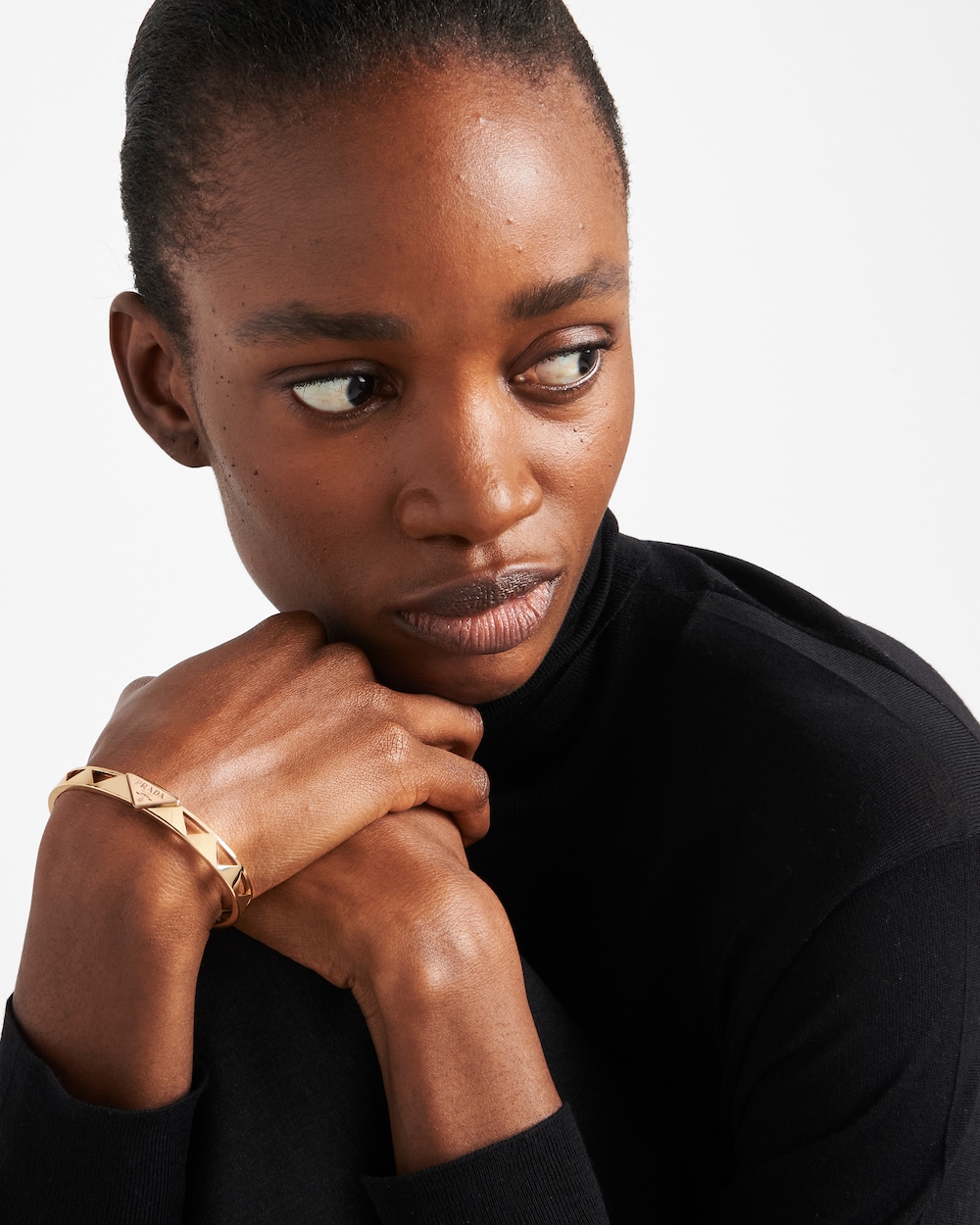 Eternal Gold cut-out bangle bracelet in yellow gold