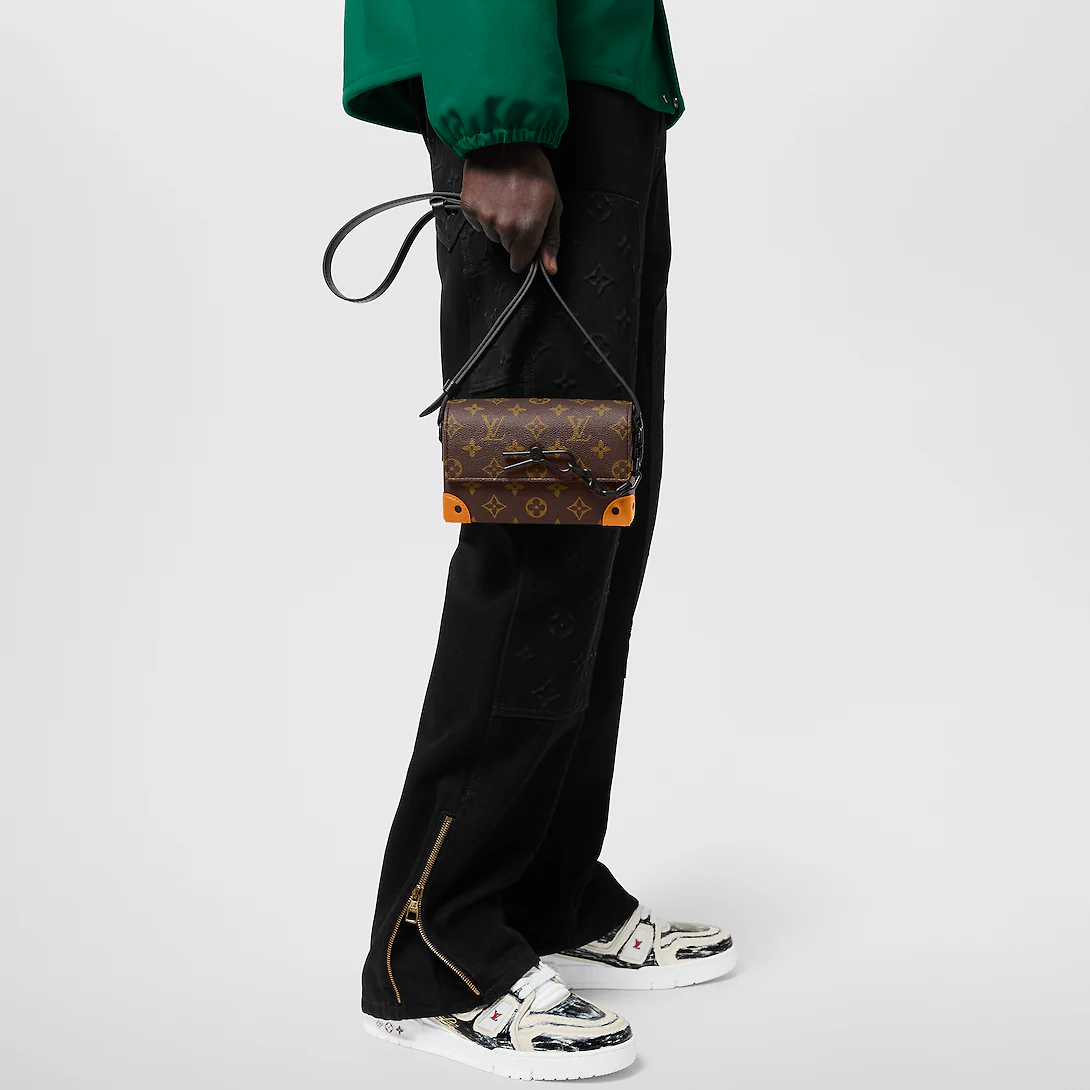 Steamer Wearable Wallet M82534