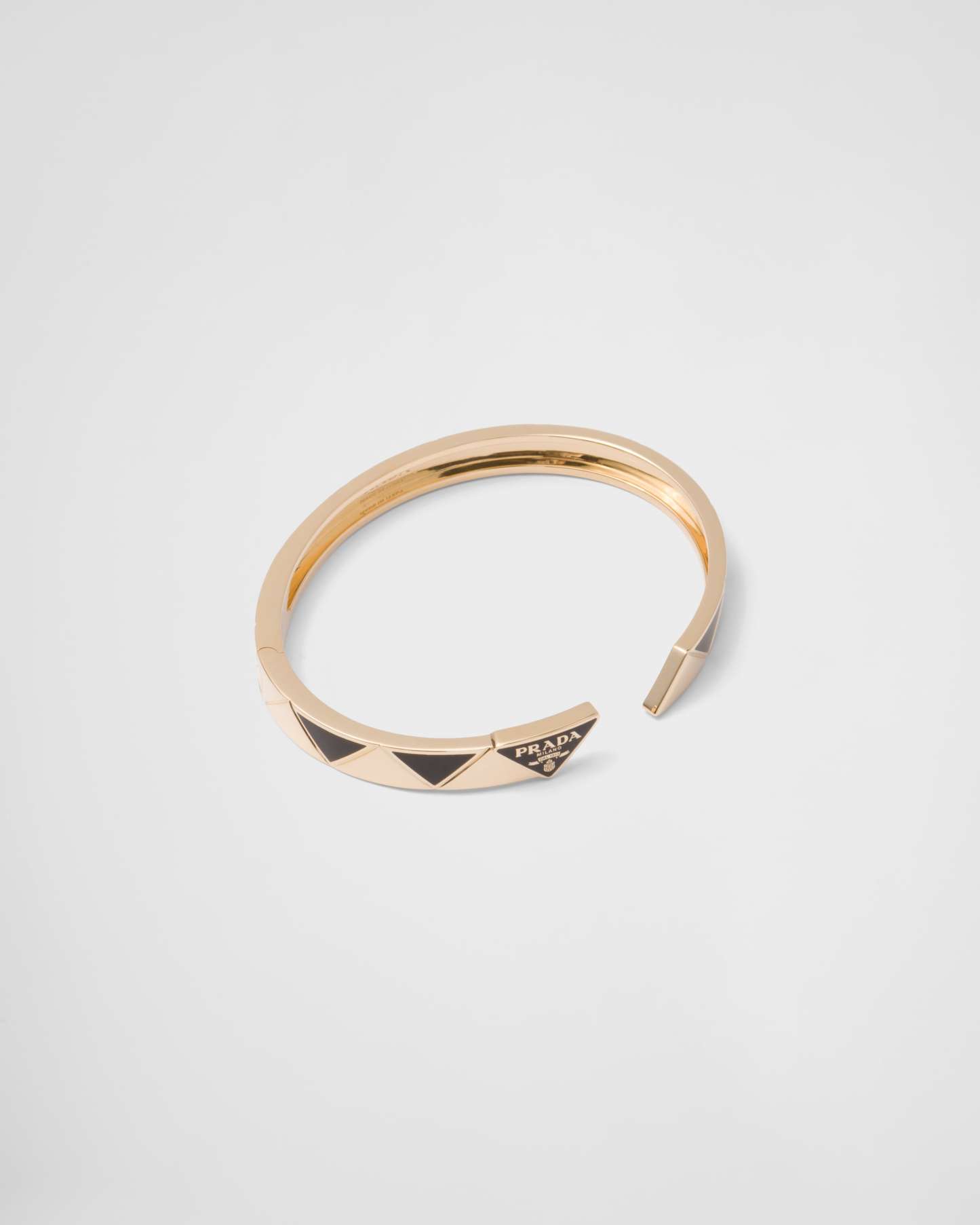 Eternal Gold bangle bracelet in yellow gold with ceramic elements