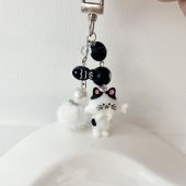 Schlüsselanhänger Mit Lustiger Milchkatze, Die Fisch Frisst – Geschenkidee!