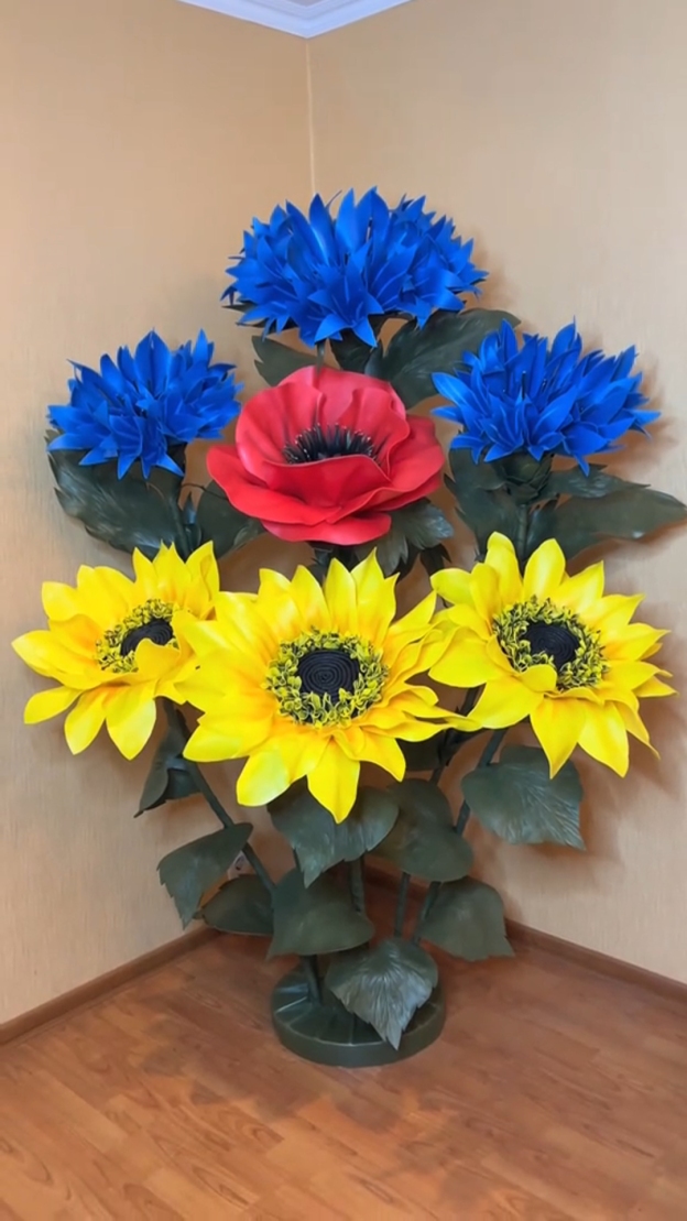 Giant Artificial Multiple Flower Decorative Lamp