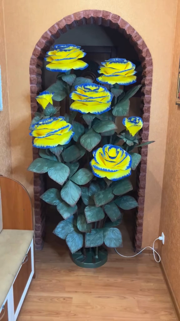 Giant Simulated Gradient Rose Flower Decorative Lamp - Yellow & Blue