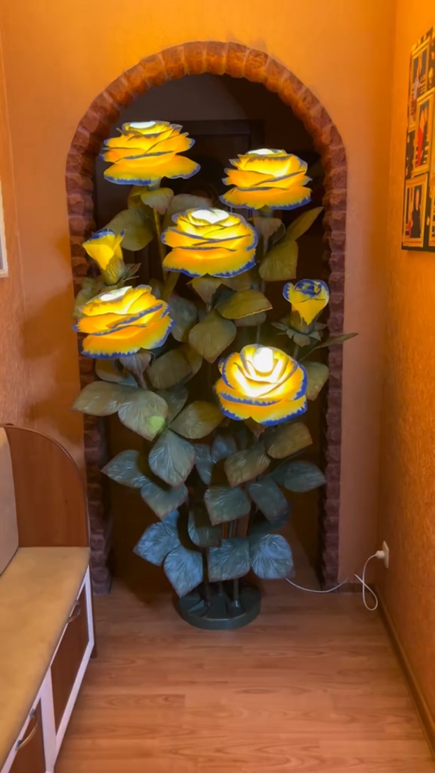 Giant Simulated Gradient Rose Flower Decorative Lamp - Yellow & Blue