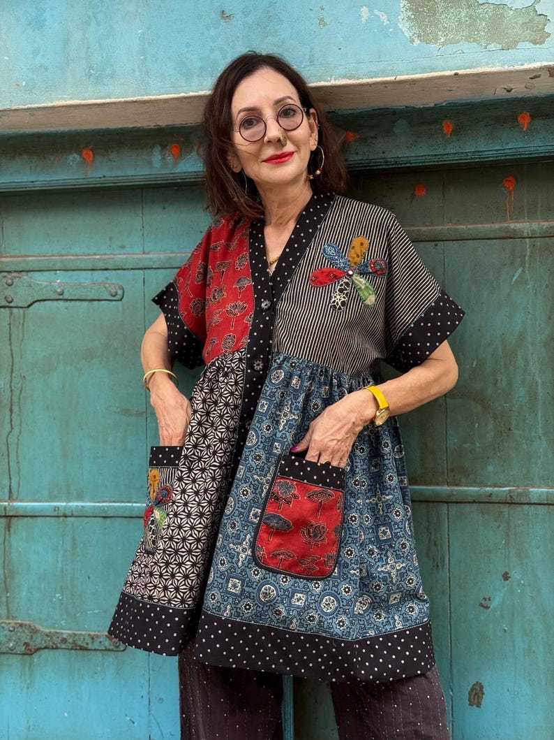 Flowers, Ajrakh, pure cotton and natural dyes… This multi print tunic displays the best of Kutch handicrafts with an international vibe!