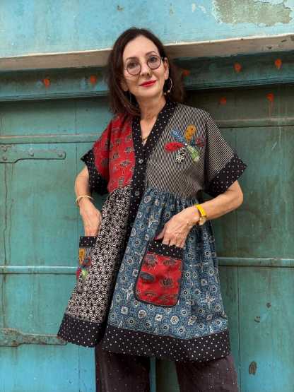 Flowers, Ajrakh, pure cotton and natural dyes… This multi print tunic displays the best of Kutch handicrafts with an international vibe!
